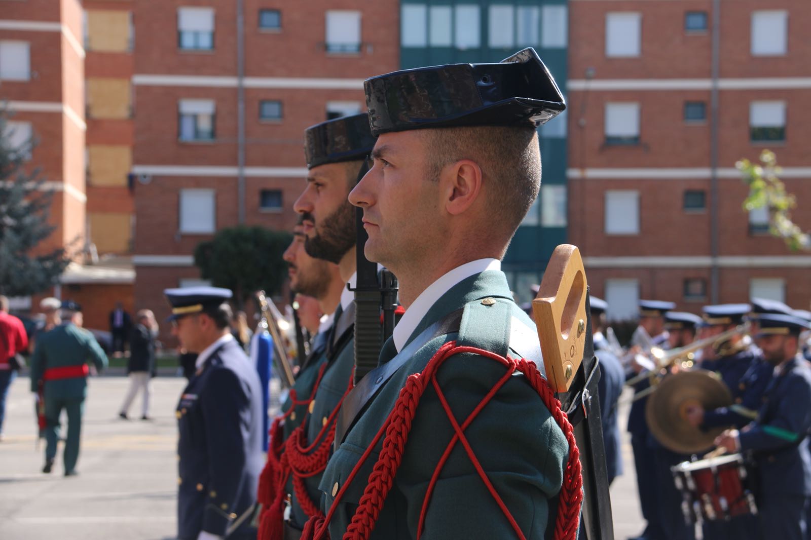 Disciplina, lealtad, compañerismo y servicio son los valores sobre los que nació en 1844 la Guardia Civil, la institución más antigua de España y que este jueves ha conmemorado en León su 174 aniversario